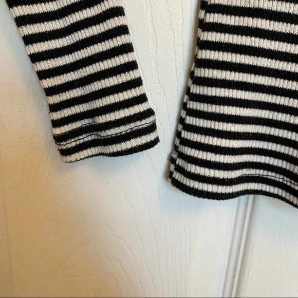 Vintage 90’s Le Chateau Long Sleeve Lace-up Top Black and White Stripe Size XS - Picture 8 of 8